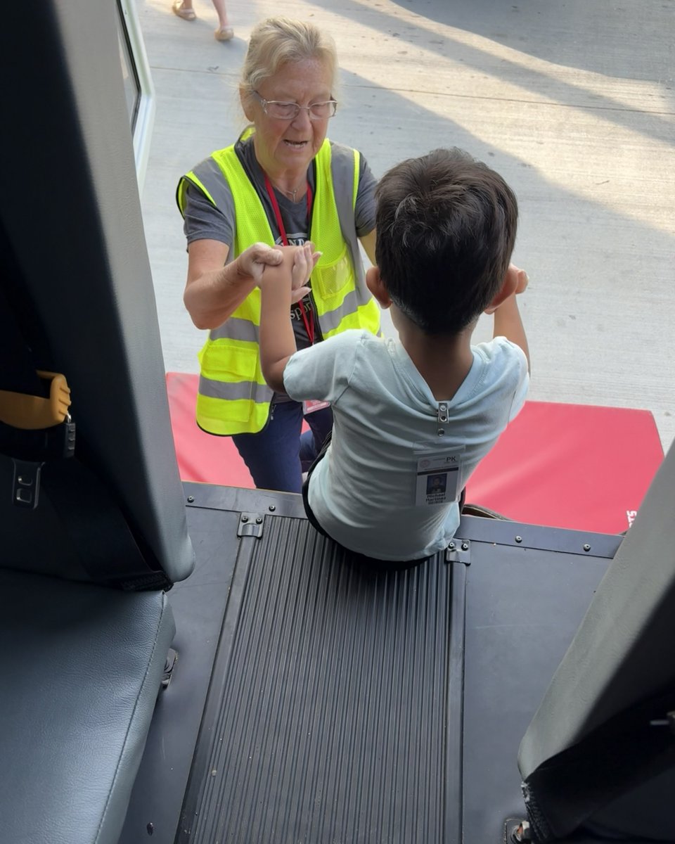 SplendoraISD's tweet image. Our bus drivers taught students important bus safety rules—making sure every ride is a safe one! #BusSafetyWeek #OurSchoolsOurStory #WeAreSplendora