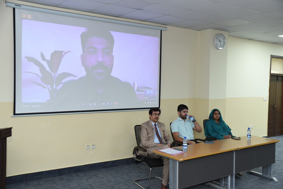 JMC_NUML's tweet image. Jean Monnet Chair, NUML organized a seminar on Erasmus Mundus scholarship on 22 Oct 2025. Final semester students from all disciplines attended the session. Resource persons, Faizan Hayat and Hafiz M. Ahmed, guided students in documentation &amp;amp; effective application preparation.
