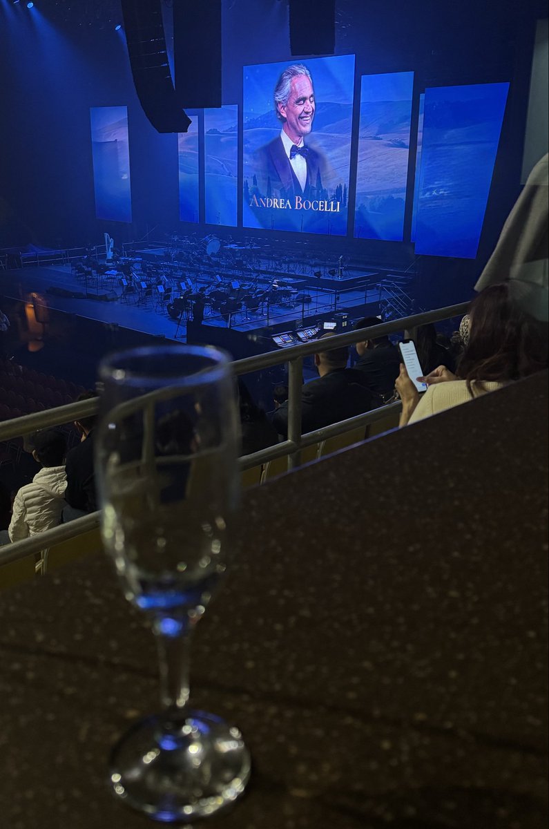 Had an amazing evening yesterday, such a talent 😍 Classical music LIVE it’s just another level…
But paying for this cold Prosecco today - sick at home 😂 Anyway, these memories worth it