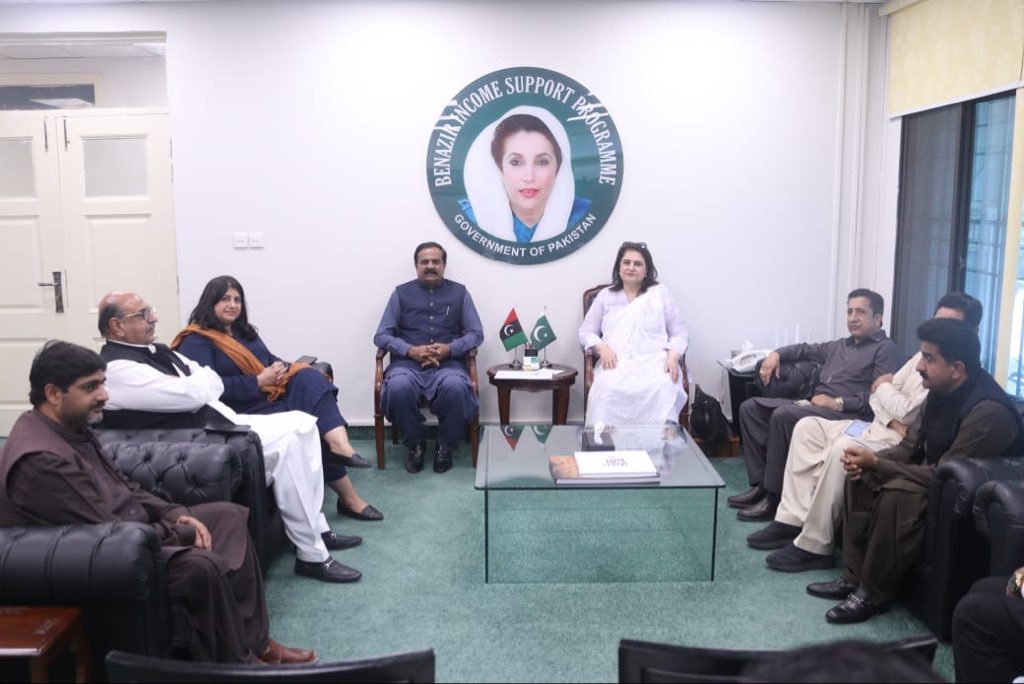 چئیر پرسن بے نظیر انکم سپورٹ میڈم روبینہ خالد سے جنرل سیکرٹری پیپلز پارٹی وسطی پنجاب سید حسن مرتضیٰ ،سابق ایم پی اے عائشہ نواز چوہدری کی ملاقات
<a href="/RubinakhalidPPP/">Senator Rubina khalid</a> 
<a href="/S_HassanMurtaza/">Syed Hassan Murtaza</a> 
<a href="/aishachaudhary/">Aisha Nawaz Chaudhary</a>