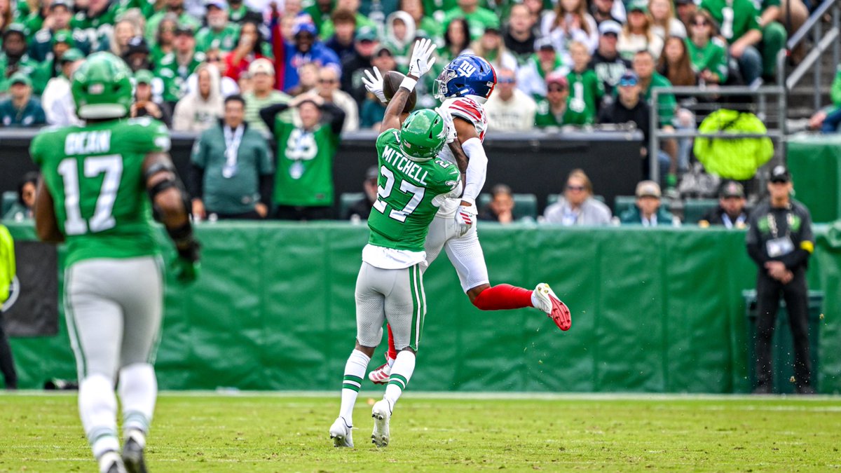 RocketNationUT's tweet photo. ROCKETS IN THE NFL 🚀🔥 (This Week)

• Kareem Hunt — 2 total TDs

• Quinyon Mitchell — 0 receptions allowed on 27 coverage snaps

• Reggie Gilliam — PFF’s No. 2 run-blocking grade

• Darius Alexander — first NFL sack of his career https://t.co/WhFFYqfP0f