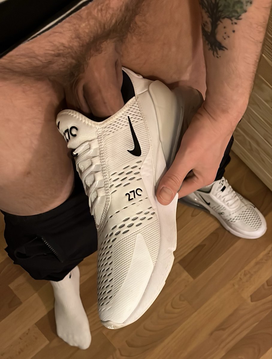 -Snickers- tweet media