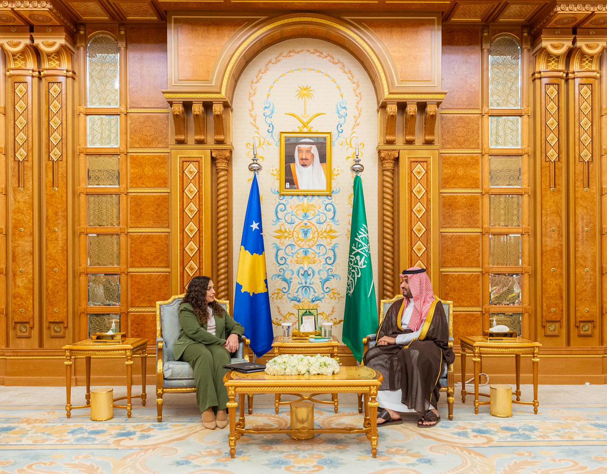 alrougui's tweet image. ماقصة كوسوفو ؟ ولماذا يحشد لها الأمير محمد بن سلمان والسعودية الاعتراف حول العالم ! ولماذا رفض بشار الأسد الإعتراف بها ووافق أحمد الشرع اليوم ؟! 

أدناه خريطة كوسوفا ! منطقة سكانها من المسلمين في أوروبا 
حيث كانت جزء من دولة أكبر اسمها يوغسلافيا

في الثمانينات بدأت عندما جاء زعيم…
