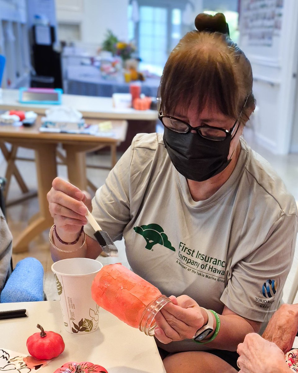 A group of our associates helped the residents of Caring Manoa get into the Halloween spirit by hosting a festive craft party last Saturday! Together, we decorated foam pumpkins with stickers and pens, and crafted glowing jack-o’-lantern jars.