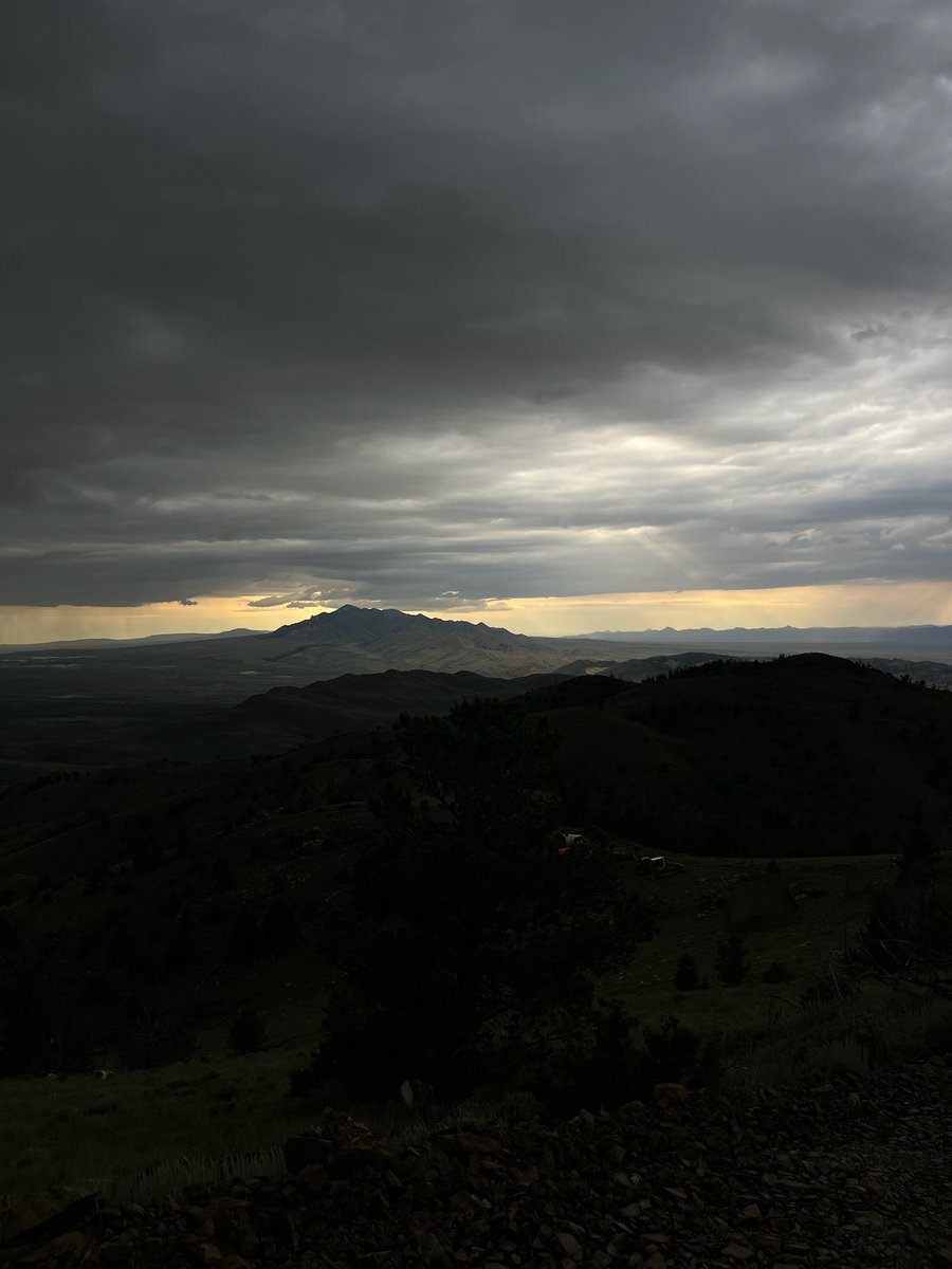 Shifting skies, rugged terrain, and ever-changing weather. It's all part of what makes exploration in Wyoming so exciting.

$RGC.V
$RGCCF
#Gold
#Wyoming
#RelevantGold
#AmericanAbitibi
