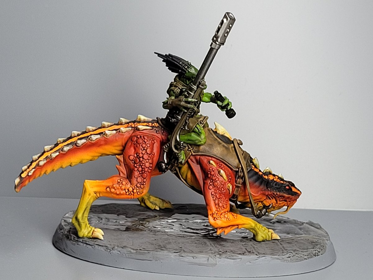 traindriverdave's tweet image. First resl go at Warhammer 40K.
This is a Kroot lone spear.
Fit of the kit was just about perfect.