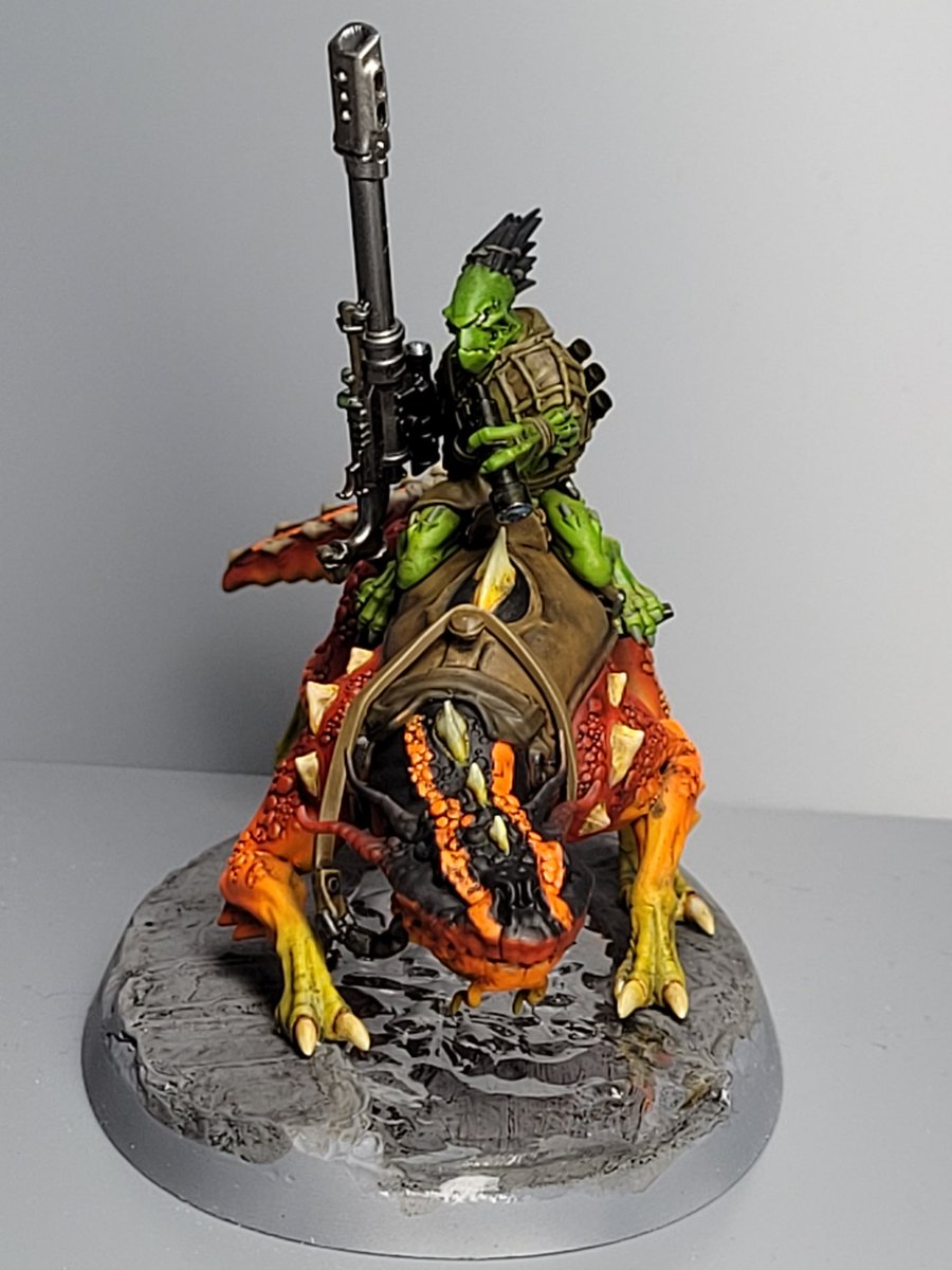 traindriverdave's tweet image. First resl go at Warhammer 40K.
This is a Kroot lone spear.
Fit of the kit was just about perfect.