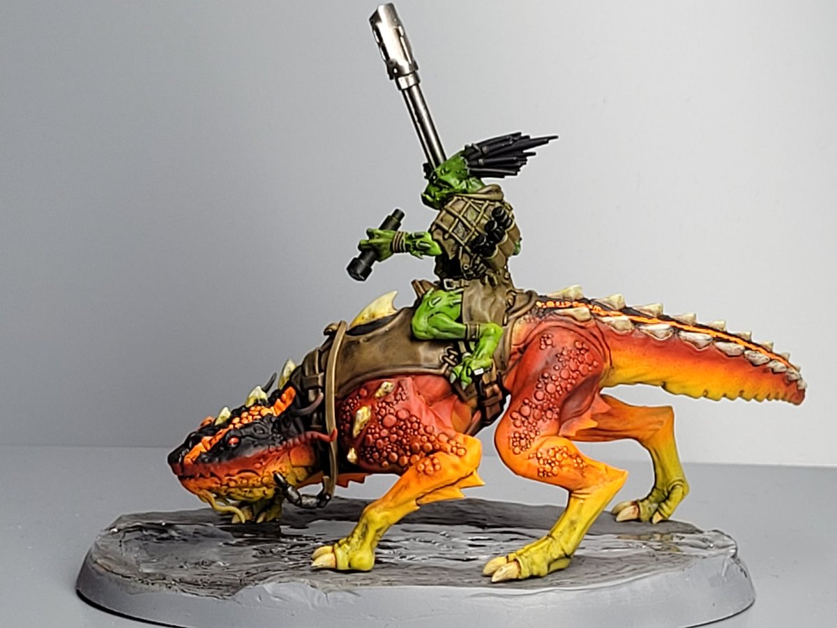 traindriverdave's tweet image. First resl go at Warhammer 40K.
This is a Kroot lone spear.
Fit of the kit was just about perfect.