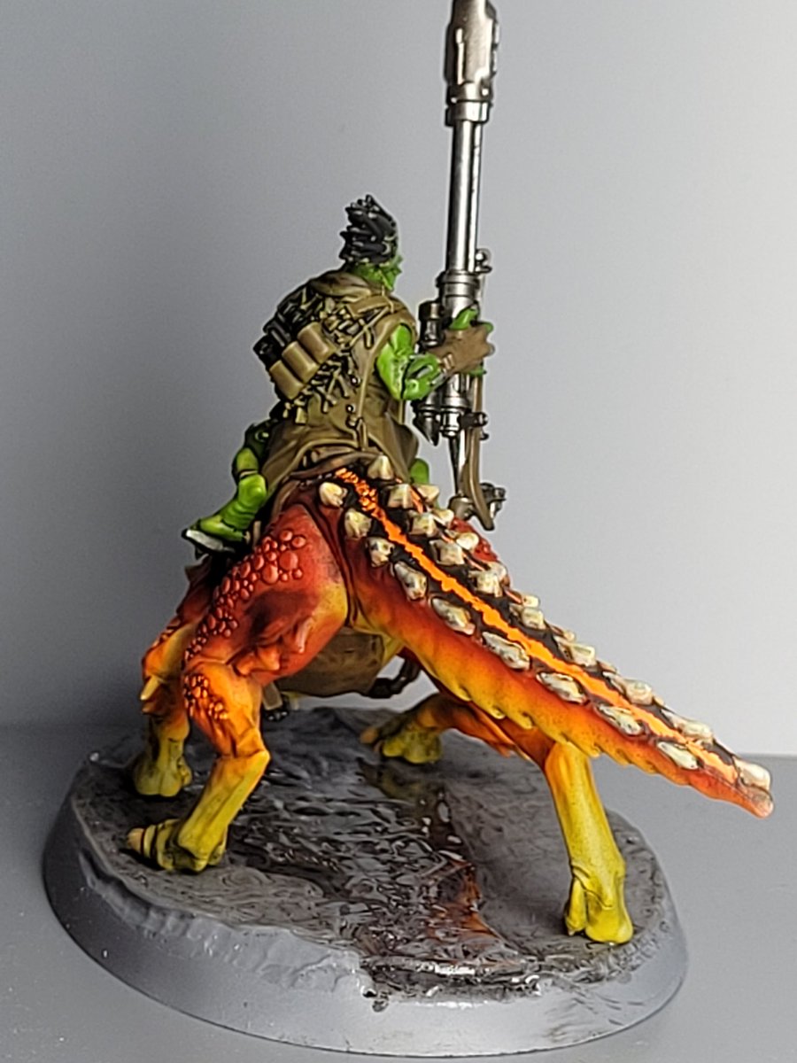 traindriverdave's tweet image. First resl go at Warhammer 40K.
This is a Kroot lone spear.
Fit of the kit was just about perfect.