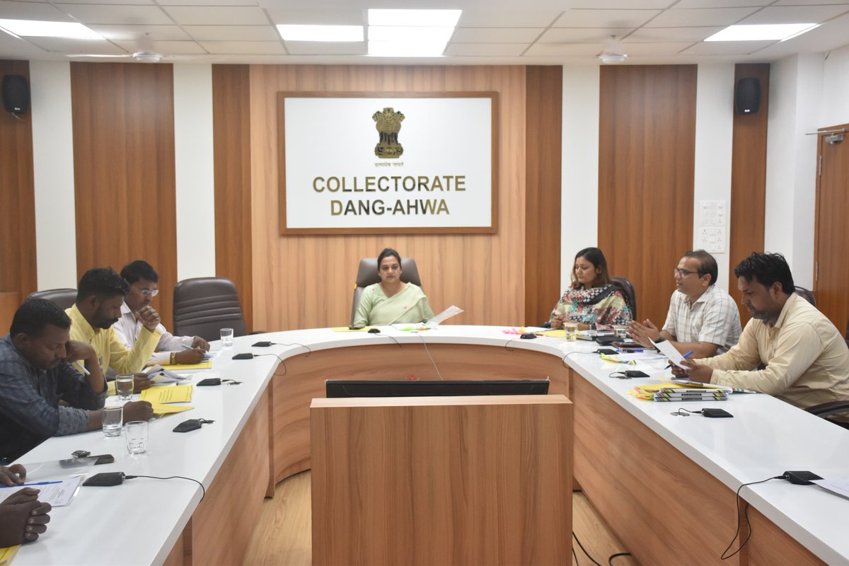CollectorDan's tweet photo. આજરોજ કલેક્ટર કચેરી ખાતે જિલ્લાના રાજકીય પક્ષોના પ્રતિનિધિઓ સાથે મતદાર યાદીની ખાસ સઘન સુધારણા ઝુંબેશ (Special intensive Revision ) સંદર્ભેની બેઠકમાં માહિતી આપી પ્રતિનિધિઓ સાથે જરૂરી મુદ્દાઓ પર ચર્ચા કરવામાં આવી. https://t.co/0DBK27mfus