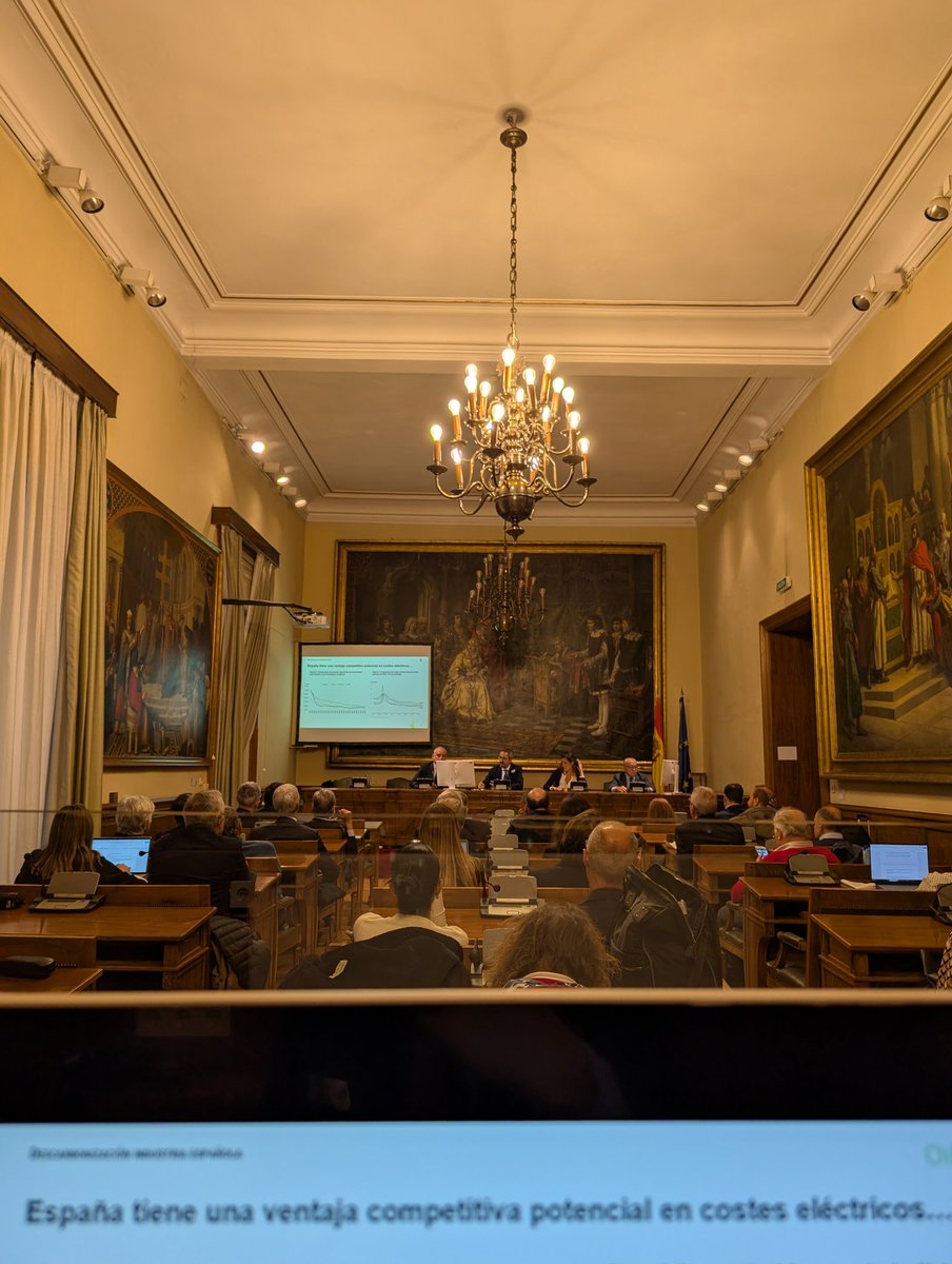 Llenamos sala en <a href="/Senadoesp/">Senado de España</a> hablando de #Descarbonización de la #industria española.
Con Inés Navarro de Roux, Joaquin Coronado Galdós, <a href="/luislquiroga/">Luis Quiroga</a> y Nemesio Fernández Cuesta