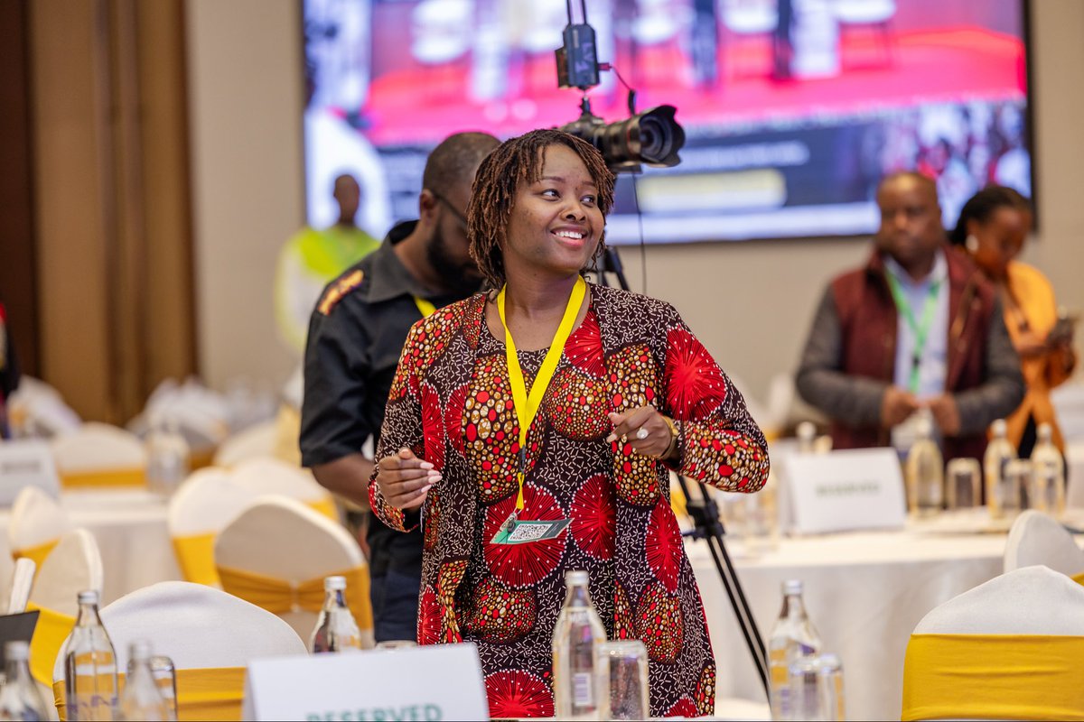 HelpGth's tweet image. Day 2 of @LightupImpact Days celebrated the power of creativity &amp;amp; collaboration in advancing youth-led climate &amp;amp; gender justice 
A highlight: Grown To Help was gifted a painting symbolizing hope, resilience &amp;amp; community-led change, reminding us that art heals, unites &amp;amp; inspires🌞