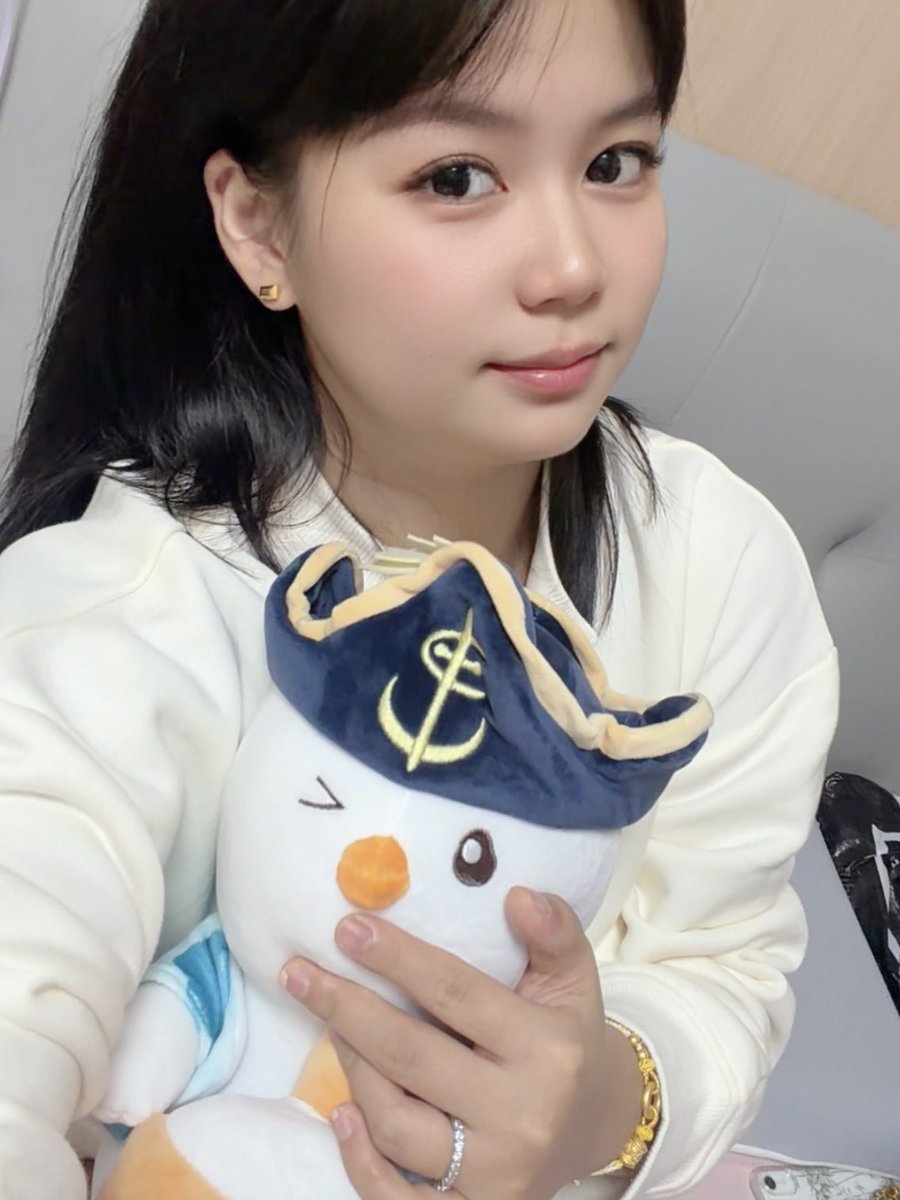 cocoethweb's tweet image. Off to bed with my Penguin plushie 🐧🛏️
Time to recharge with soft hugs and sweet dreams.

@PudgyPenguins @PenguAsia @PudgyPenguinsCN