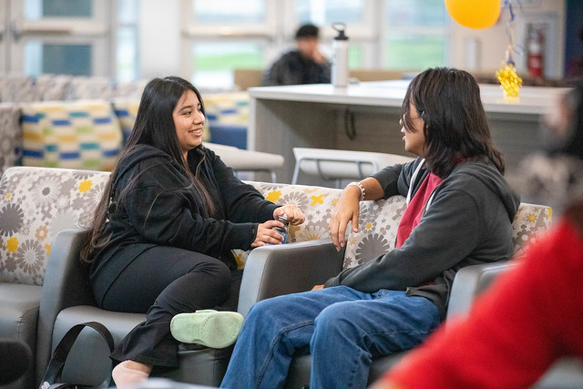 Not sure which college program is right for you? 🤔 Lemoore College’s Program Finder makes it easy to find your dream career and start strong. 🚀 Your future is waiting — time to 
Start exploring now: westhillscollege.com/lemoore/blog/p…
#FlexYourFuture