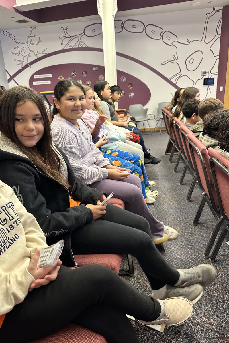 MrsMooreInThird's tweet photo. Field trip fun at the Byrnes Health Center! https://t.co/egwLDJxcU9