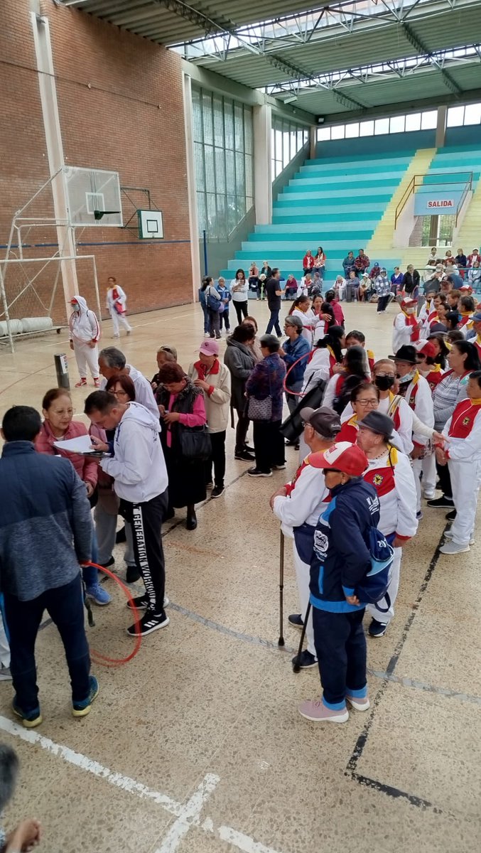alcaldiausaquen's tweet image. ¡En Usaquén todos y todas cuentan y el movimiento no se detiene!

En Servitá entregamos 1.200 kits deportivos: mancuernas, colchonetas y ulaulas; a personas mayores del programa #HábitosDeVidaSaludable

😃Seguimos sumando bienestar y sonrisas ¡y este jueves vamos por 300 más!