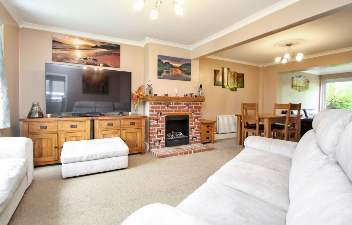 WarnerGrayKent's tweet image. Heather Drive near to Tenterden, Kent is a family home, with three bedrooms and garden. The estate agents, WarnerGray in Tenterden, can offer more details and make appointments too. warnergray.co.uk #warnergray #tenterden #kenthomes