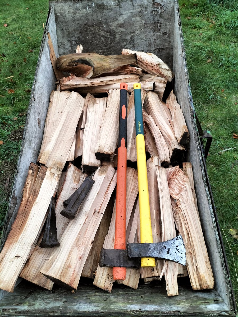 On peut obtenir beaucoup d'un simple rondin (sans même avoir à demander gentiment).
Il paraissait moins gros quand il était en un seul morceau.