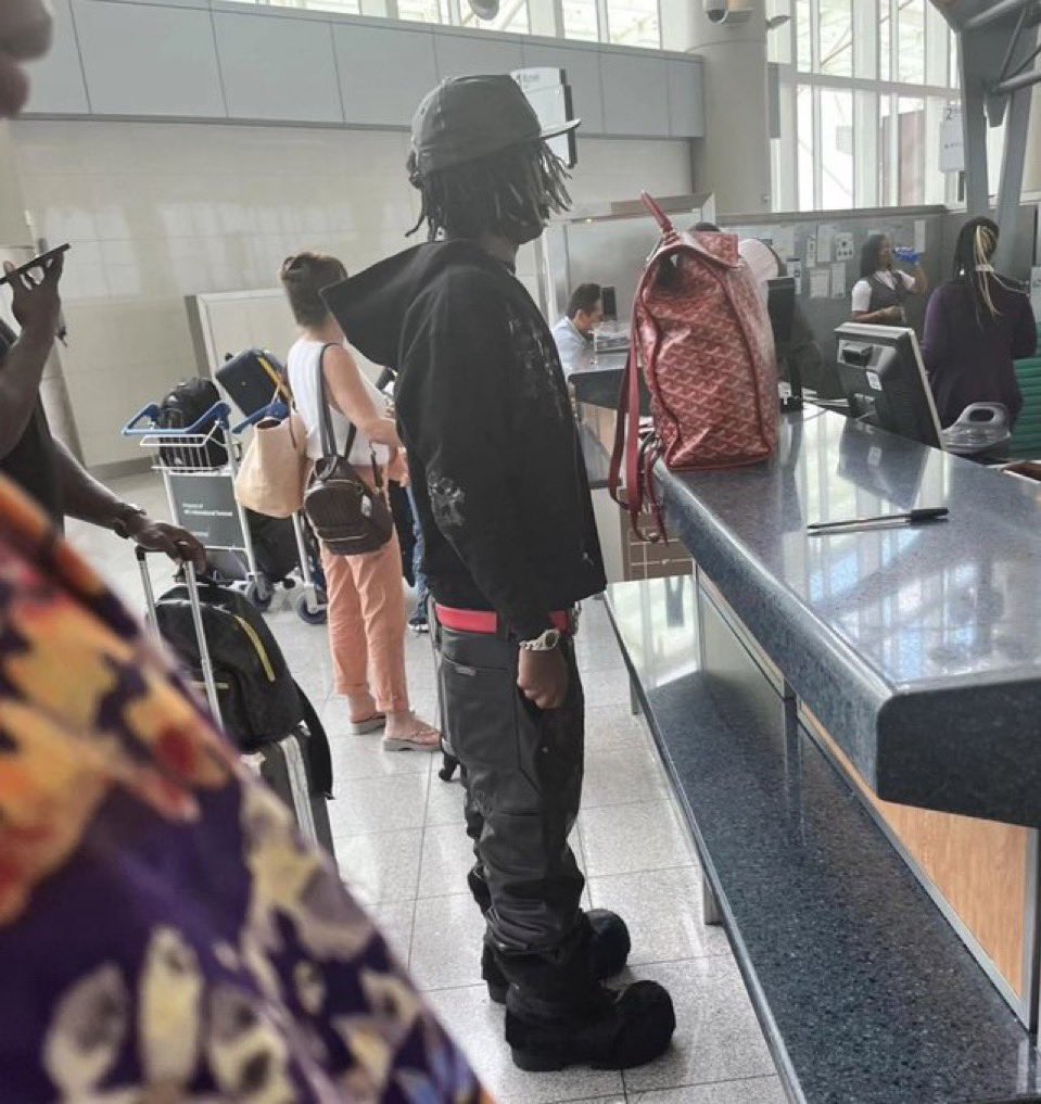 DailyNoud's tweet photo. Ken Carson clone #2 and #7 have been spotted in two separate locations at the same time, one in LA and one in Chicago.

Ken Carson (prime) has reportedly called a recall on all units to home base. https://t.co/PGLddAvR0Z