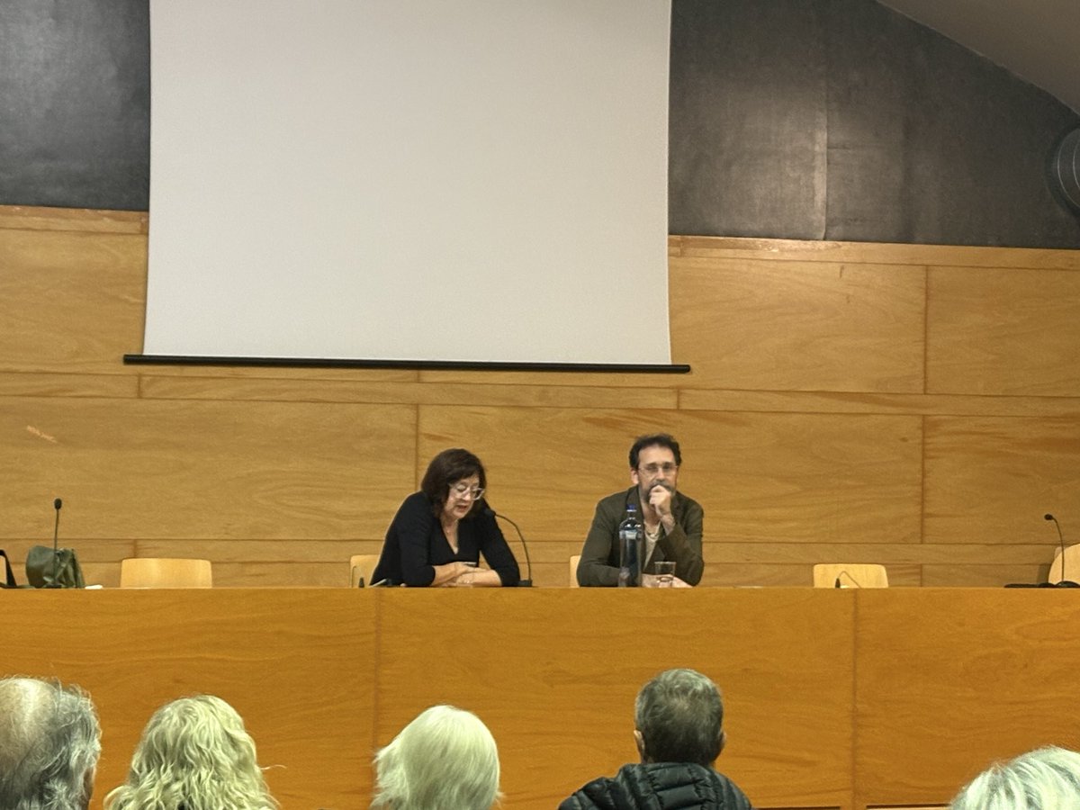 XavierEstradaF1's tweet image. Conferència amb Albert Velasco @velasc_alberto Algunes històries sobre el nostre patrimoni artístic, dins el cicle “Pensar el món contemporani” @omnium Cultura i reflexió en clau local! #Lleida #Cultura #Patrimoni