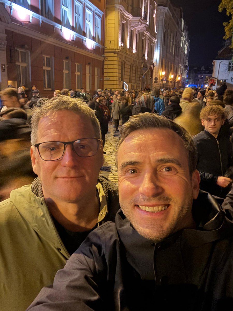 Protestā kopā ar bijušo.