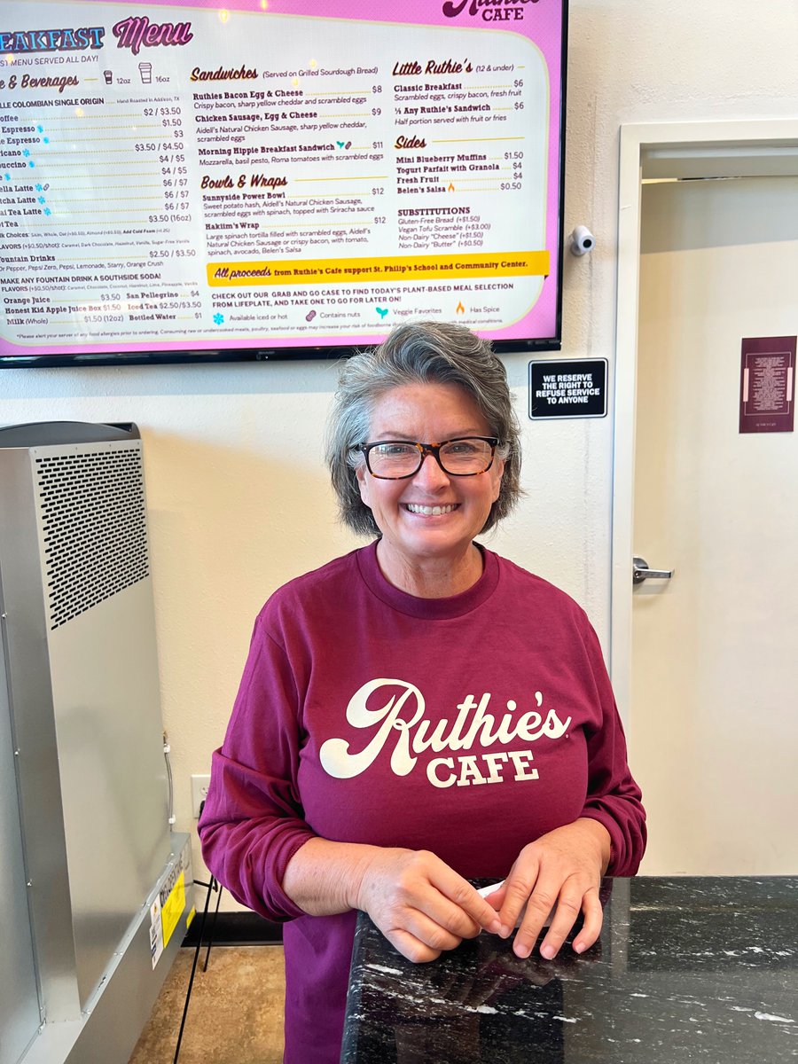 RuthiesForGood's tweet photo. Meet two of our newest employees at Ruthie's Cafe, Tamara and Jakorie! 👋 We're so grateful for them, and we're happy to have them on our amazing Ruthie's team. Stop by and say hello! ❤️ 

📍 1632 Martin Luther King Jr Blvd, Suite 100, Dallas, TX 75215 https://t.co/ttdJVmoXGt