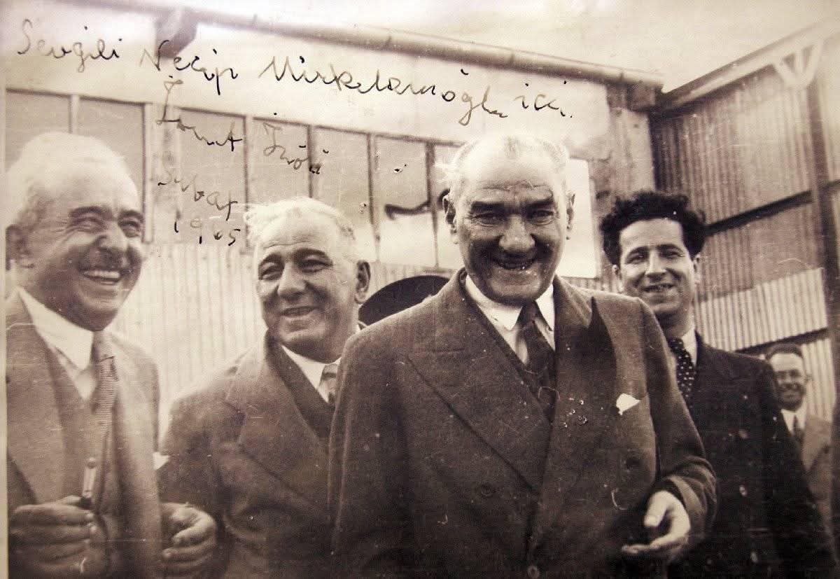 Nasıl kurduk ama.
Yaşasın  Cumhuriyet.