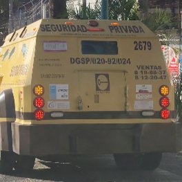 Decime_V's tweet photo. Los dueños de Ignacio de la llave
Esta compañia de valores #cometra no le importa pasar encima de la ciclovia o adueñarse del carril.
@ssptransitover @SP_Veracruz Acaso tambien hay permiso para eso?
@VialidadXalapa @Pechmed @IslasAlbertoR @danielfcarrion #Xalapa @xalapa https://t.co/2HkQamrC2P