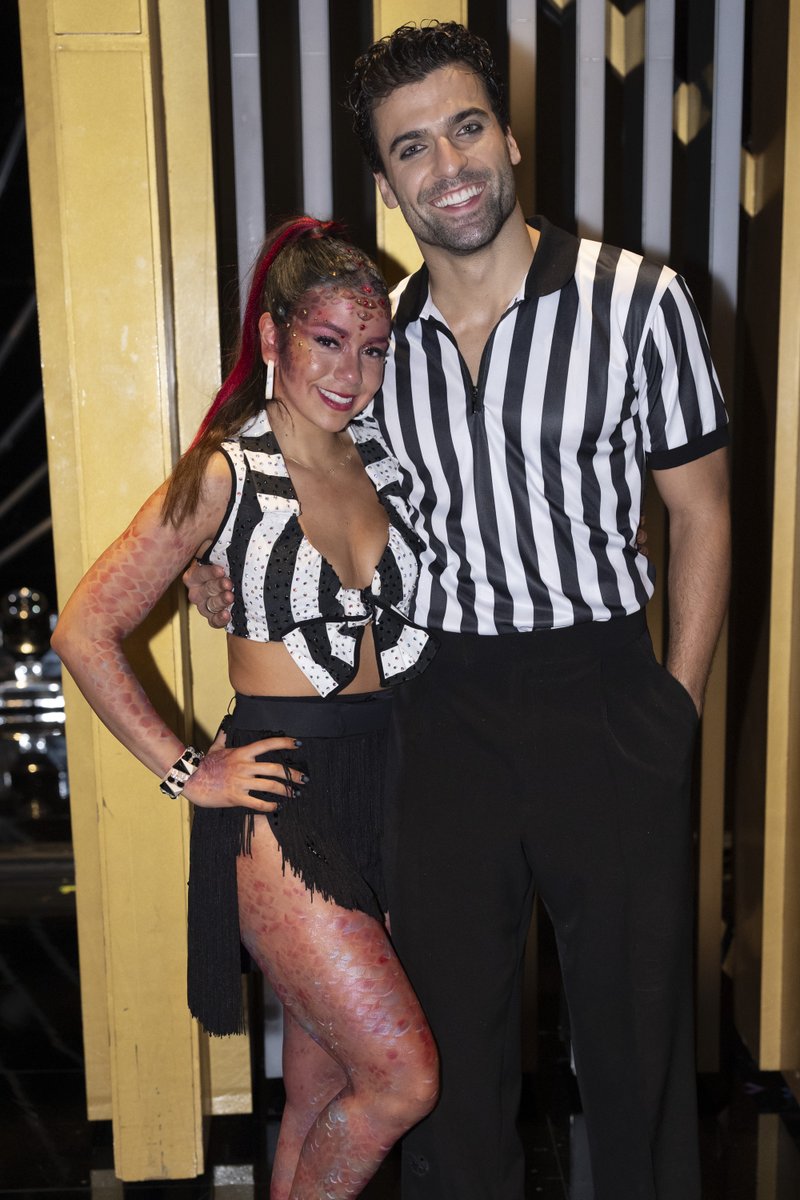 officialdwts's tweet image. Jen and Jan, the #DWTS ballroom won&apos;t be the same without you! Help us send them some love as their journey comes to an end 🫶 #HalloweenNight