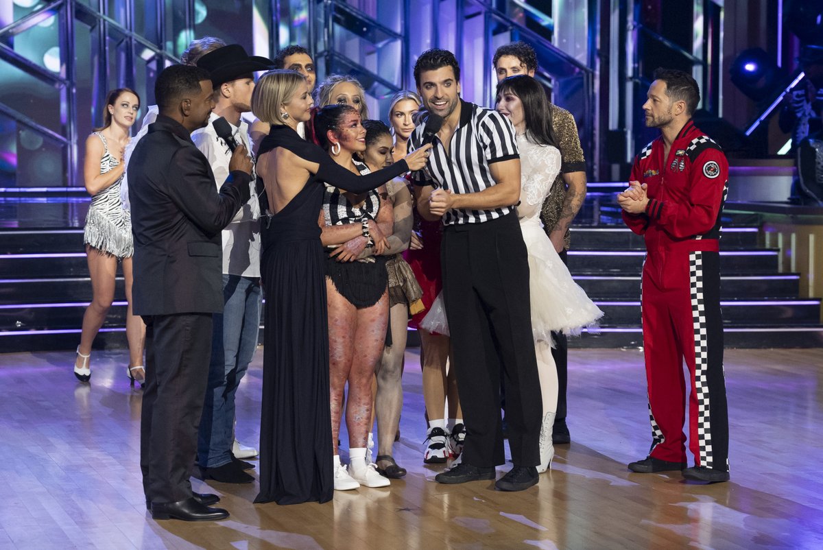 officialdwts's tweet image. Jen and Jan, the #DWTS ballroom won&apos;t be the same without you! Help us send them some love as their journey comes to an end 🫶 #HalloweenNight