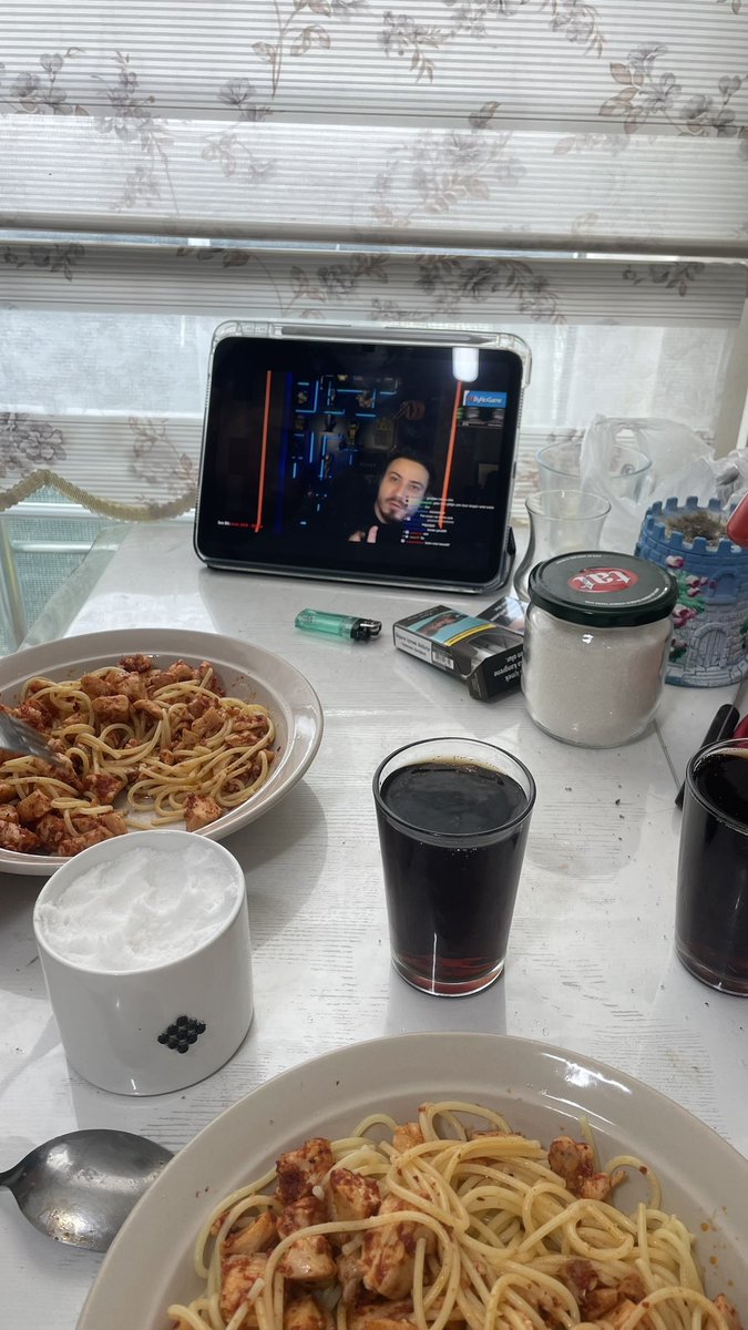 sevgilimle tavuk sote makarna yaptık ataberk doğan izliyoruz