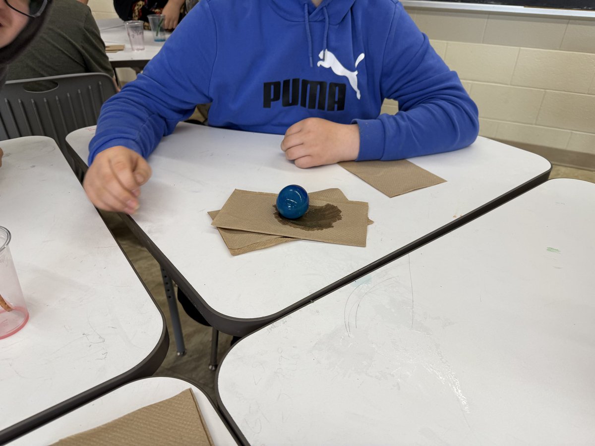 TaraMcFarling1's tweet image. Today our grade 8’s made observations for our osmosis experiment @Woodman_Wolves @GEDSB #sosticky #plantandanimalcells