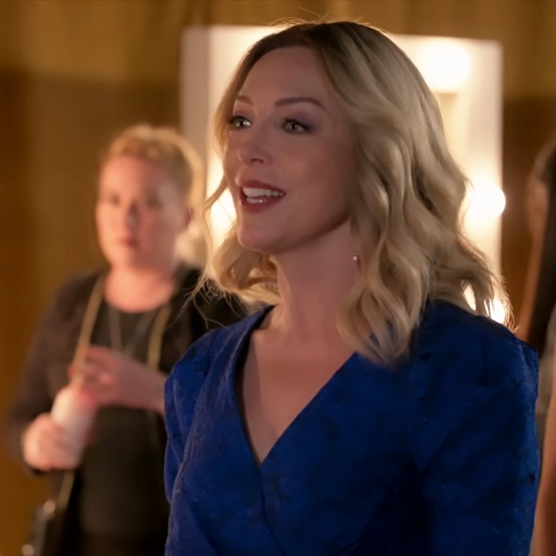 ELENA en el Capítulo 2 #LosHilosDelPasado <a href="/LauraFloresMx/">Laura Flores</a> #lauraflores
