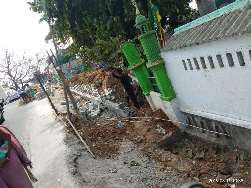 vishnureddy_899's tweet image. 🚨ALERT from Vijayawada: Zoom into this photo: Right below the sacred Kanaka Durga Temple, on the direct path to Ammavari Temple , stands this structure. 
Now: Road ENCROACHED. Buildings merged. 
And the bigger shock? The official name “Kanaka Durga Nagar” has been REPLACED…