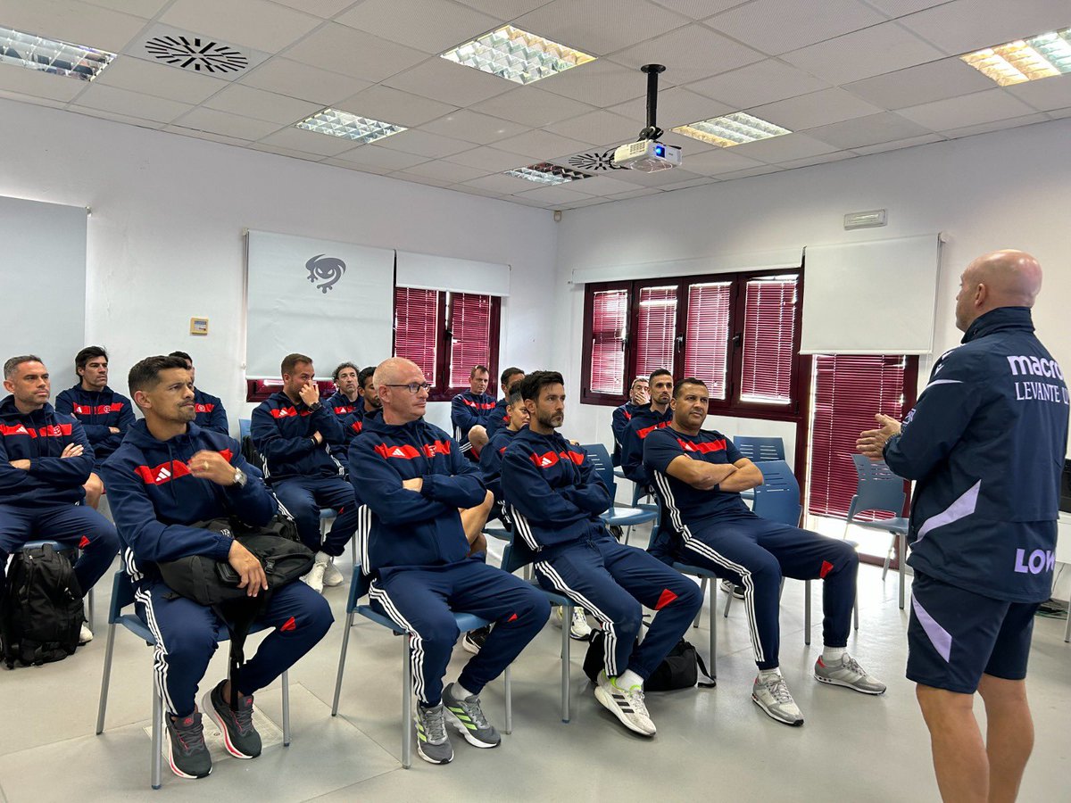 UEFA PRO Oct 2025 👍🏻 

Villarreal CF
Valencia CF
Levante UD