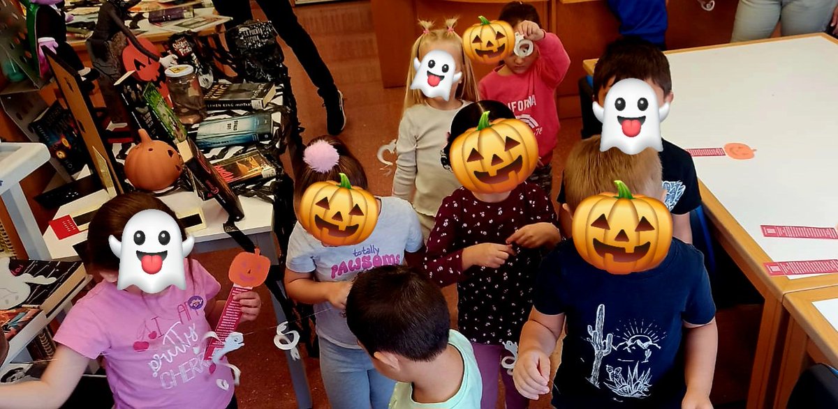 Seguimos celebrando el Día de las Bibliotecas y Halloween con los alumnos de  infantil del @CEIPElPuntal. Ha sido una mañana de cuentos con el gran triunfador "El fantasma de las bragas rotas" y luego un detallito decorado por ellos un marcapáginas y un fantasma. 
<a href="/RMBM17/">RMBM</a>
