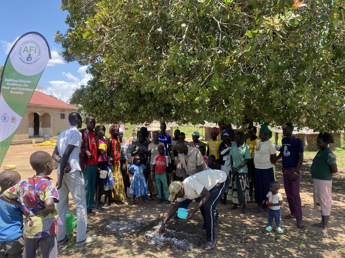 Demonstration of regenerative agricultural practices as a means of building ecosytem resilience! 
#regenerativeagriculture #Agriculture #Resilience #Community #humanitarian