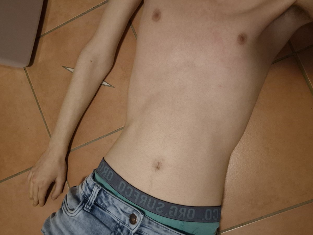 Mr2005m18's tweet photo. U wanna be on top? #skinny #hung #halfnude #pulldown https://t.co/ZCfrNAotq2