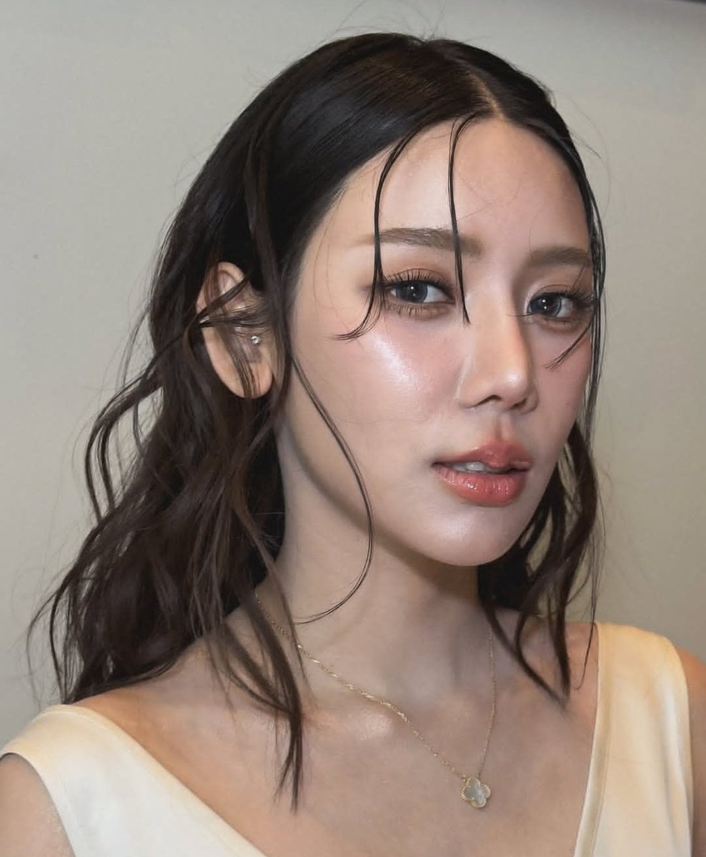 OaeypcnOfficial's tweet photo. [ 291068 ] merview.makeup56

CHARLOTTE X OAEY
#OaeyXCharlotteHoliday
#Oaeyponchanok 
#TeeLakRak https://t.co/GkWODkqFjn