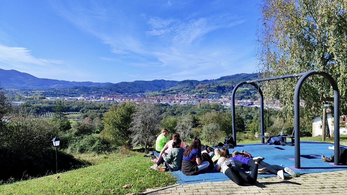 SeberIkastola's tweet photo. 🎒 DBH 3. mailako ikasleek Ajangizera egin zuten txangoa ostiralean — giro ona eta esperientzia polita! 🌞

#SeberAltube #Ikastolak #Txangoa #Irteerak https://t.co/vaTPQBUiyj