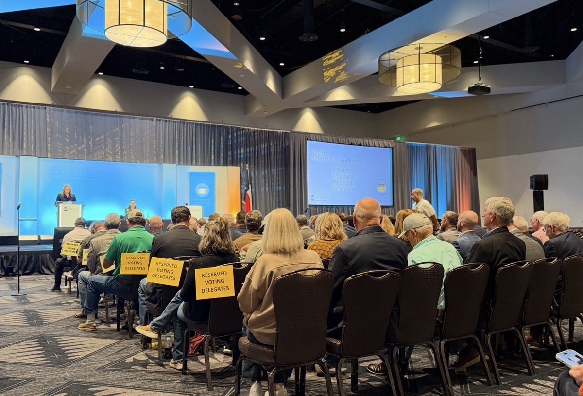 OAECoops's tweet image. Leaders from Oklahoma’s electric co-ops had a great week learning industry insights, exchanging ideas and contributing to the cooperative network through @NRECANews’ Region 8 &amp;amp; 10 meeting this week. 💚⚡️