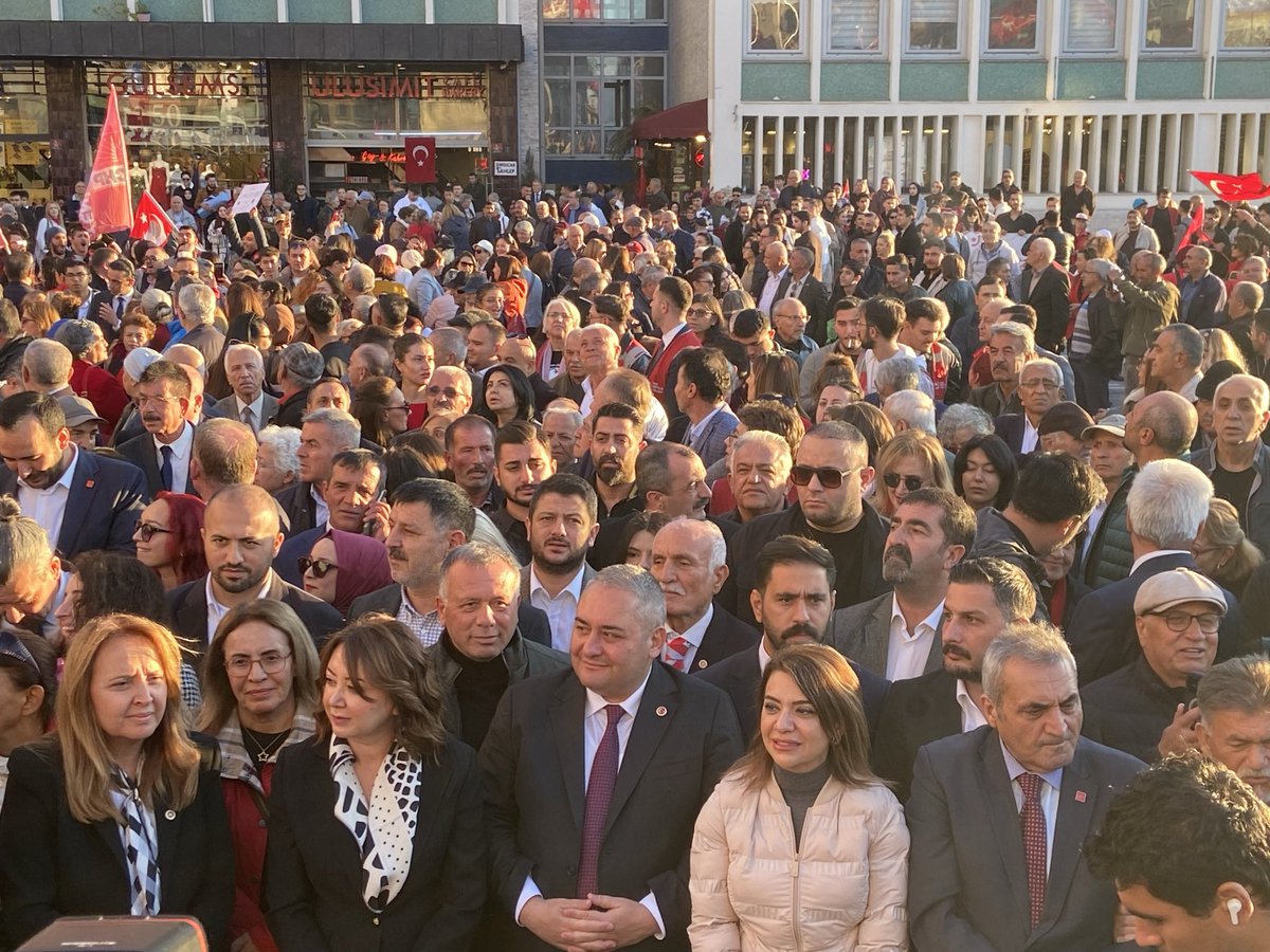 Genel Başkan Yardımcılarımız, Milletvekillerimiz, Belediye Başkanımız Sayın Dr. Mesut Özarslan, İlçe Başkanımız Sayın Görkem Cevahir Yıldırım ve Örgütümüzle birlikte İl Örgütümüzün düzenlemiş olduğu çelenk bırakma töreni ve yürüyüşe katıldık.

Cumhuriyetimizi ilelebet