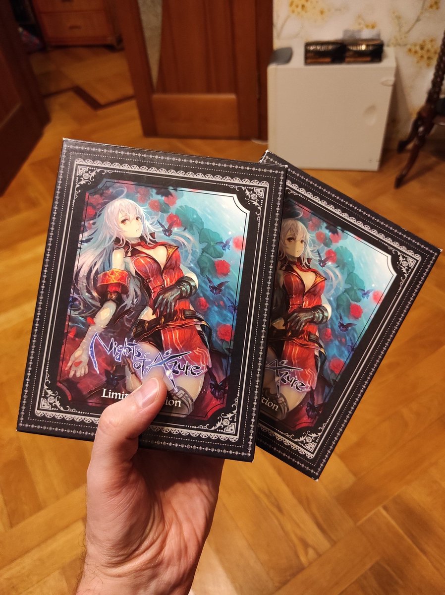 vgvillage37's tweet photo. 🎁 А вот и коллекционное издание первой #NightsOfAzure для #PS4 прибыло, тоже евро региона! 🇪🇺 В комплекте — саундтрек, артбук и набор красивых открыток!
Теперь у меня получается 2 комплекта 😁 есть у меня знакомый с базовой игрой. Может, отдам ему 1 набор... может, нет 😏Увидим! https://t.co/Jzm1mU8Ux0