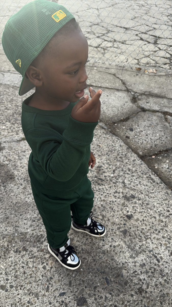 MsScamlikely's tweet image. Mr. Put it on jr