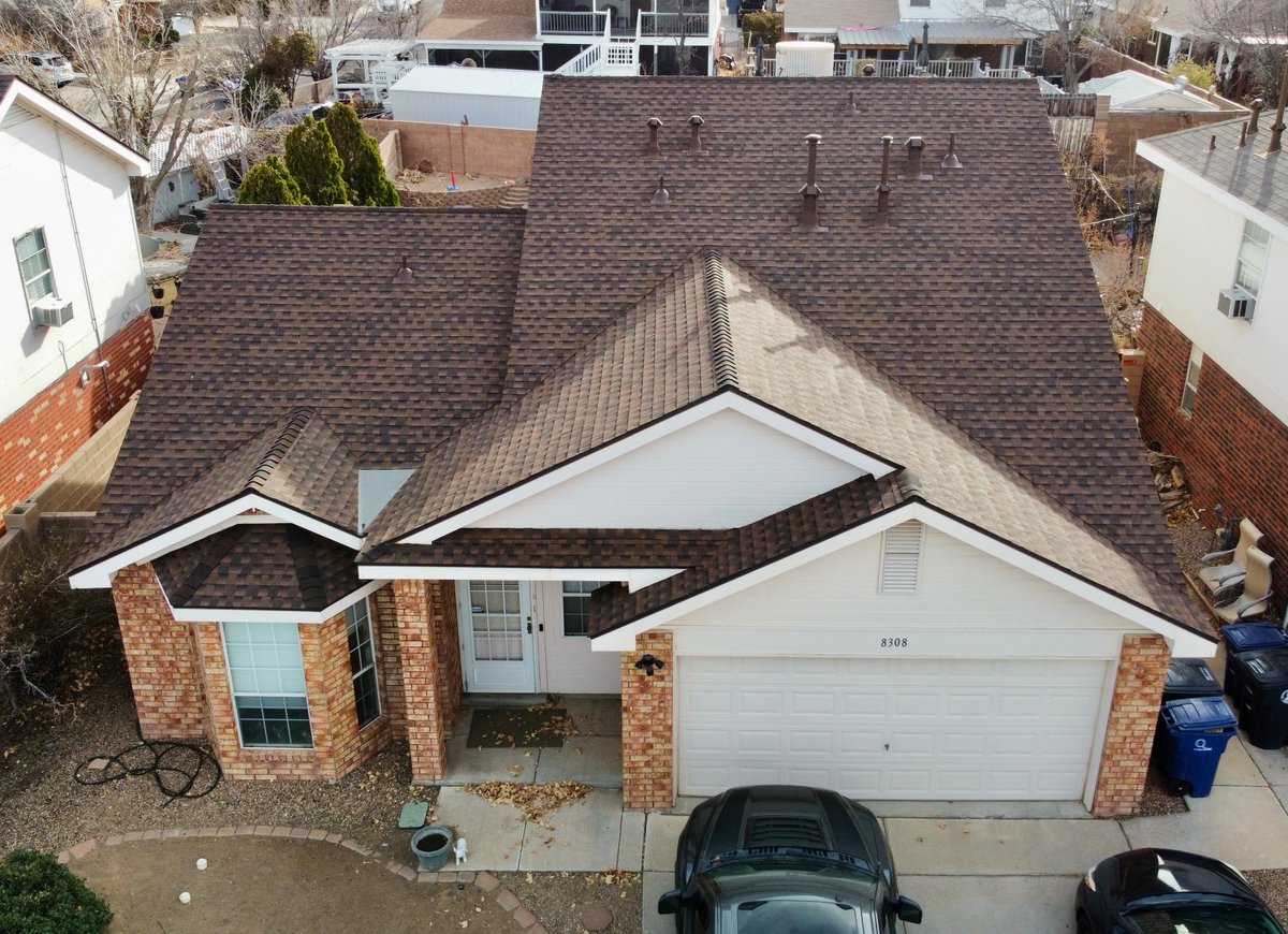 RickCourvilleNM's tweet image. This beauty on the NW side got a fresh new roof, just in time for the winter months! 

Take a closer look at RMC Roofing &amp;amp; Construction Shingle Roofs here: bit.ly/3Jv1l1t 

#roofer #roofing #roofingcontractor #roofingexperts #shingleroofs #residentialroofs #albuquerque