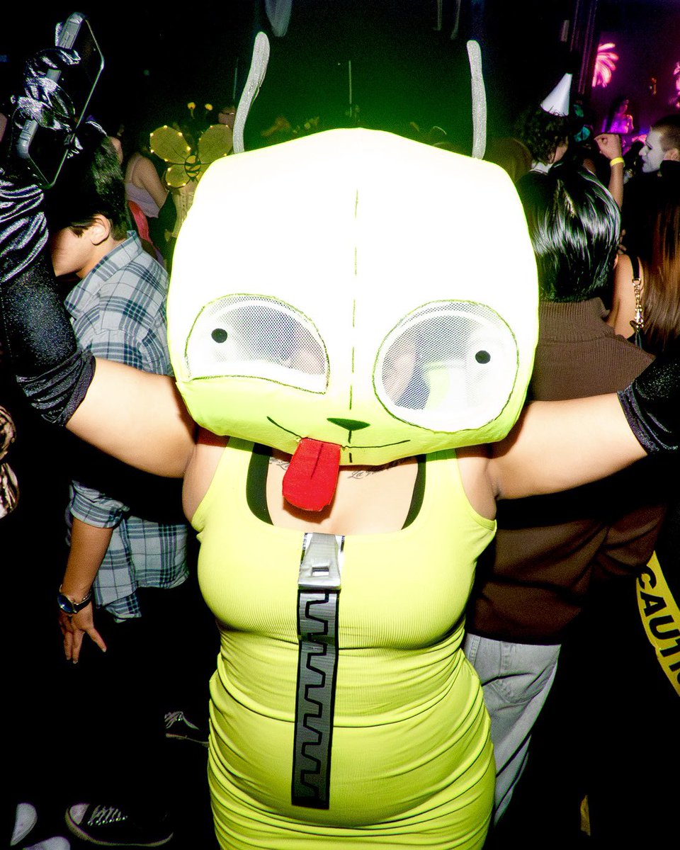 sorry_rocking's tweet photo. 🎃 HALLOWEEKEND 1 was INS8NE!!! 💖 ROUND 2 > THiS WKND!! 👀 get tix while u can 👻 ⬇️
10/31 - CHICAGO ($500 costume contest)
10/31 - L.A. 
11/1 - CLEVELAND 
11/1 - NASHVILLE 
💀 GET TIX B4 THEY R GONE - LINK IN BIO💀 https://t.co/RzFtQZYUGE