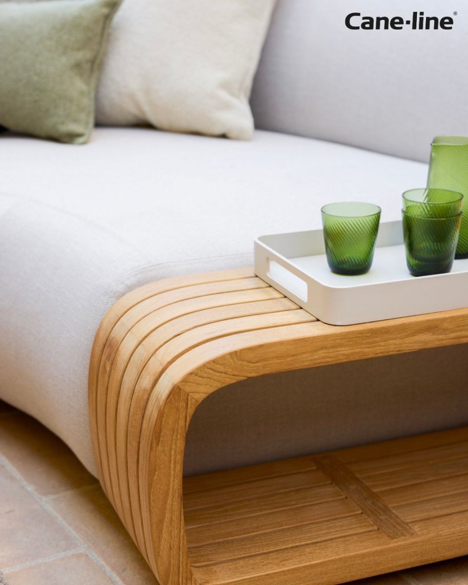 AlgarvProperAg's tweet image. Small table, big statement.
The Mellow coffee table is crafted from premium Grade A teak, bringing warmth and natural elegance to any outdoor lounge. Its soft curves and compact design make it perfect for smaller spaces
#Cane-line #OutdoorDesign #CoffeeTable #TeakFurniture
