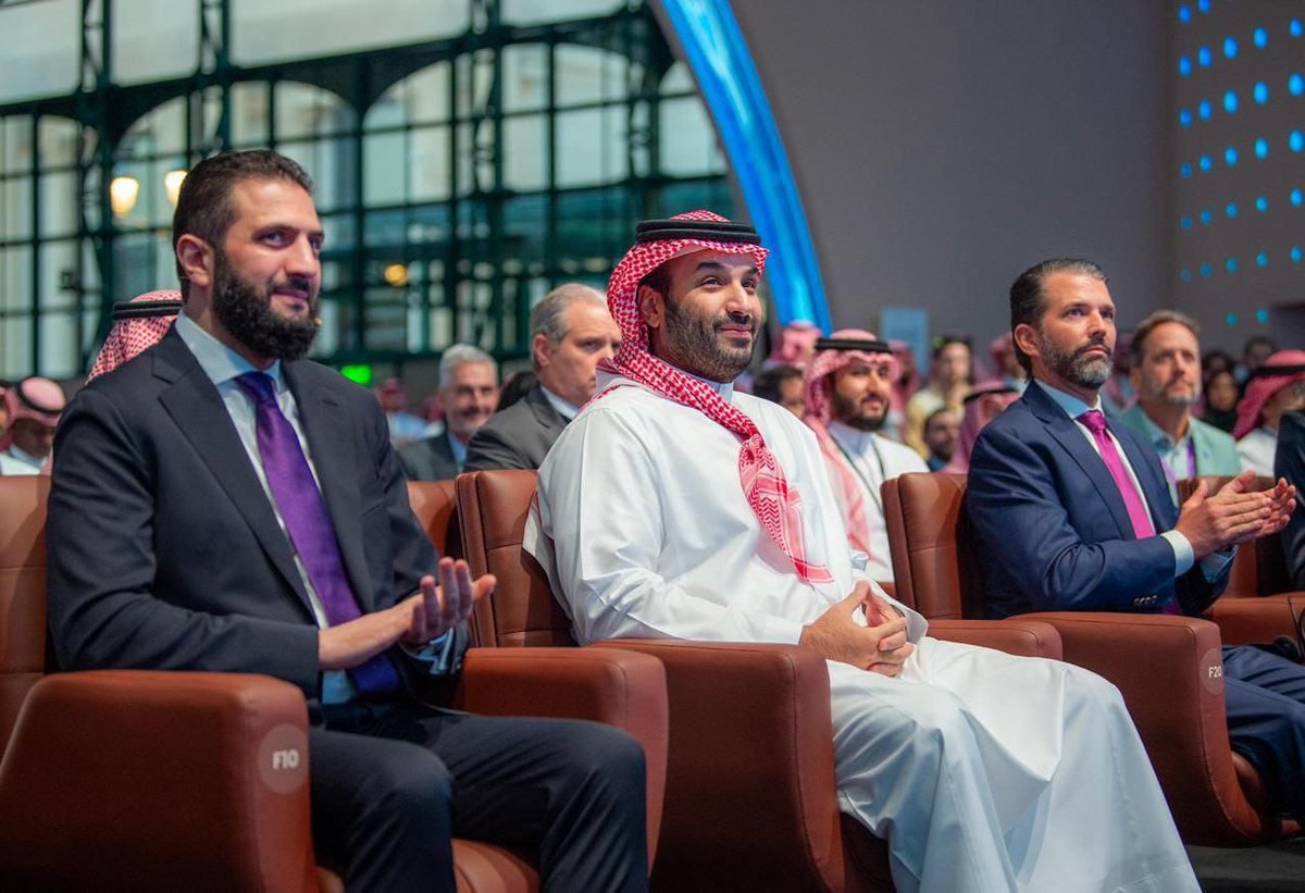 Alhmwy21095A's tweet photo. لقطات من مشاركة فخامة الرئيس #أحمد_الشرع في منتدى مستقبل الاستثمار 2025.
#سوريا_في_مستقبل_الاستثمار
#مبادرة_مستقبل_الاستثمار #FII2025 https://t.co/3PfQh3XItV