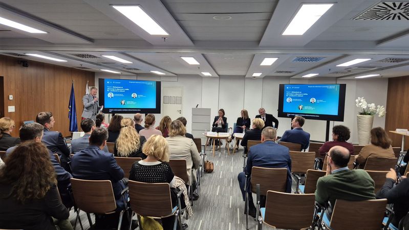 Big pleasure to go back to my home country end of last week and moderate a very interesting round table on the lessons learnt from the EU’s COVID recovery funds organised by <a href="/EUauditors/">European Court of Auditors</a>🇪🇺 and 🇸🇮 <a href="/racunskosodisce/">Računsko sodišče Republike Slovenije</a>  at the House of the EU <a href="/EKvSloveniji/">Evropska komisija</a>. Info rs-rs.si/javnost-in-med…