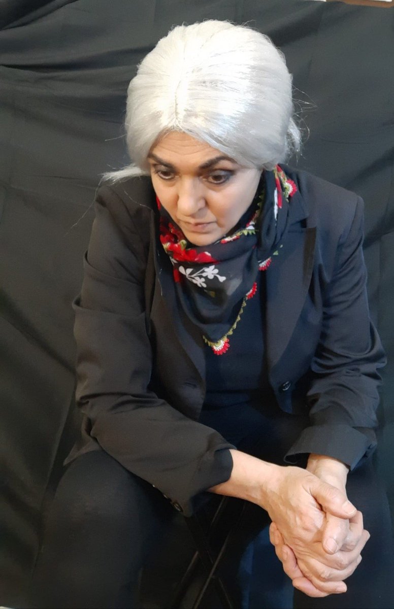 Prömiyere 4 gün kala son provayı da ter dökerek tamamladık. Sahne hazır biz hazırız. Tatlı heyecanımız kostümleri dekoru kapıp bizden önce Paris’in yolunu tuttu bile.
Prömiyer: 2 Kasım 2025
Saat: 15:00
Adres: 74, Avenue du Général Leclerc 92100 Boulogne-Billancourt, Paris